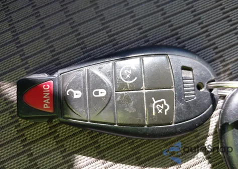 2010 Jeep Grand Cherokee Laredo z USA, uszkodzony, nr VIN 1J4PR4GK3AC144896